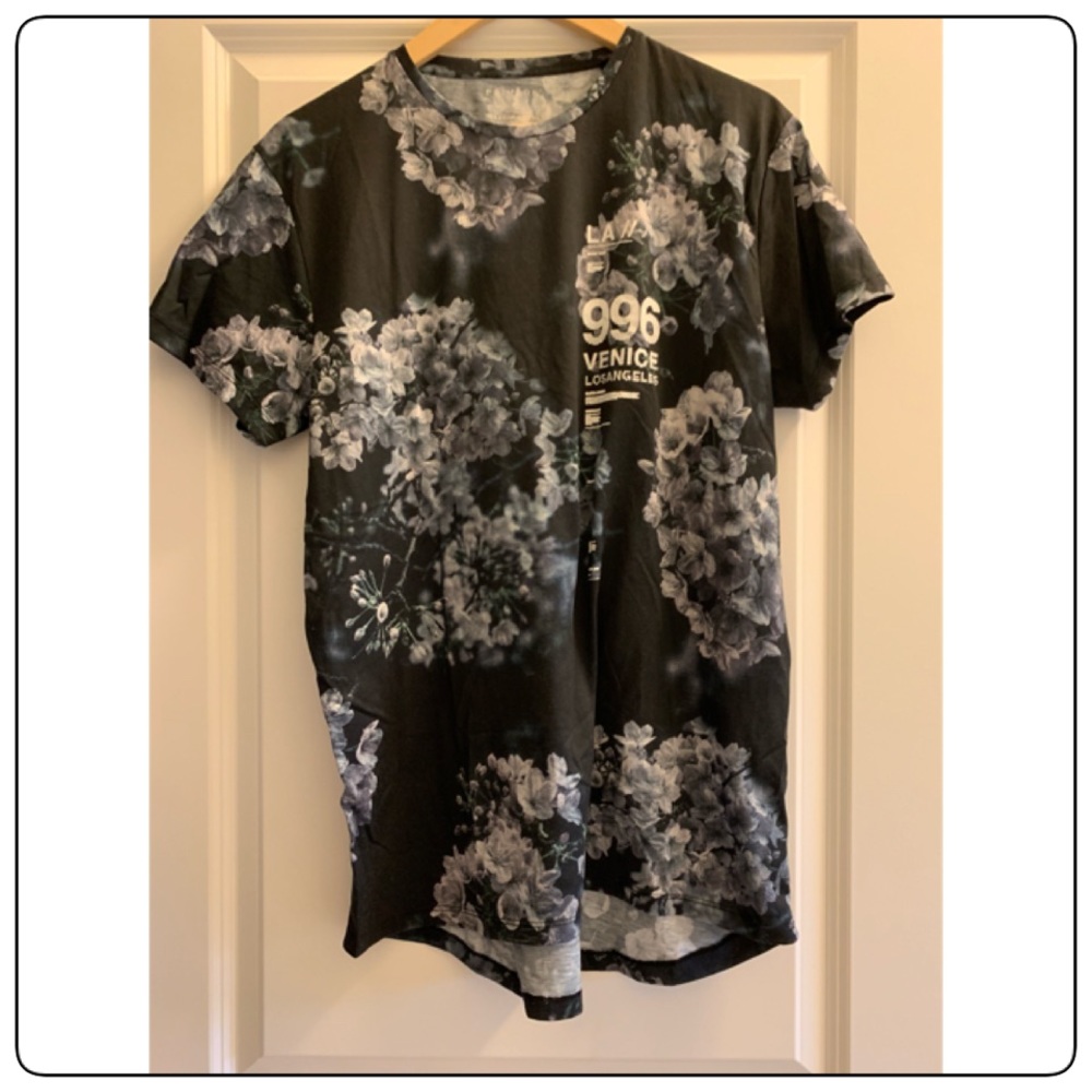 Flowered casual tee shirt